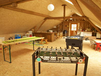 Spielscheune mit Leseecke - Sitzecke - Kaffeemaschine - Getränken