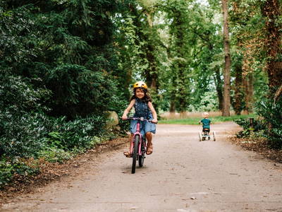 mit dem Fahrrad den Hof erkunden