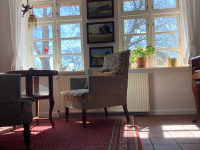 Stimmungsvoll beisammen sitzen