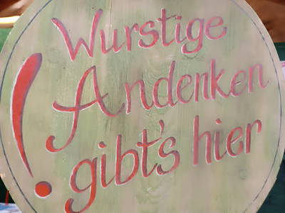 Thüringer Waldshop mit Thüringer Spezialitäten im Ortszentrum  Trusetal