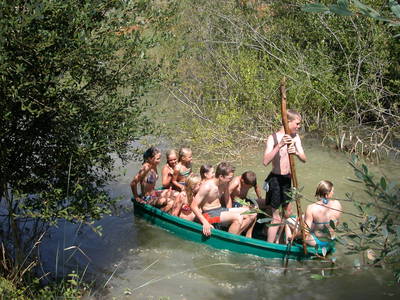 unser Badeteich... hier auf der Rundfahrt um die Insel unter der Leitung von Johan!