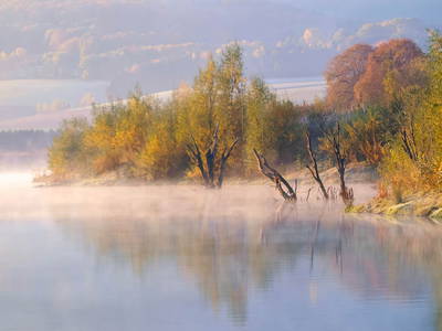 Herbst-Ferienhaus-Baumhaus-Wesertal-Auenlandschaft-Hohenrode-Foto: Kathy Büscher