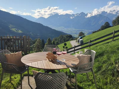 Privater Garten mit toller Aussicht,  Grill vorhanden
