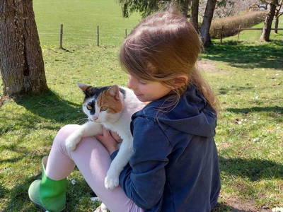 Unsere Katze Lotta ist immer dabei