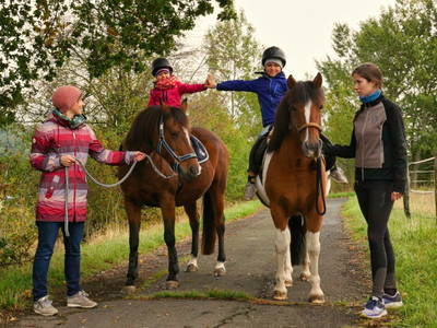 Geführte Spazierritte mit Naomi und Ben
