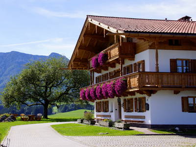 Bauernhaus mit Grillplatz und Sitzbänken