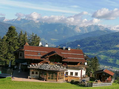 Bifei´s Hütt´n mit Blick ins Tal