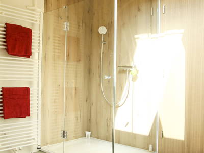 Badezimmer/Dusche mit Bergblick