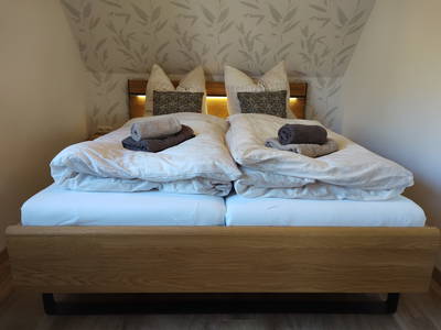 Schlafzimmer Dorfseite