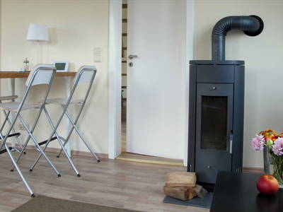 Kaminofen für gemütliche Stunden mit Familie und Freunden, im Polly Ferienhof Strasen sind aber alle Ferienwohnungen auch zentral beheizt