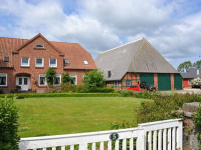 Hofansicht von der Dorfstraße aus, ausreichend Parkmöglichkeiten