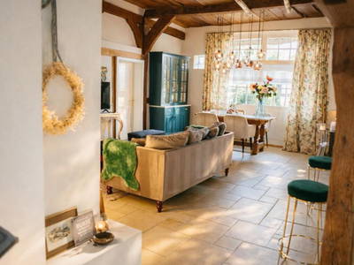 Bild 6 aus  Cottage mit Kamin und Garten