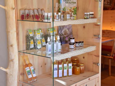 Produktvitrine im Frühstücksraum