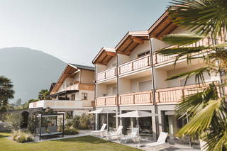 Hotel im Tiefenbrunn aus Lana