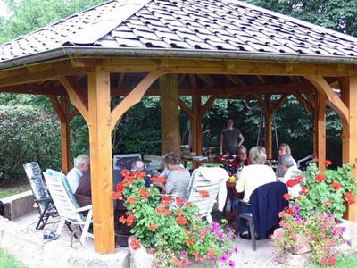 Grillhütte im Garten