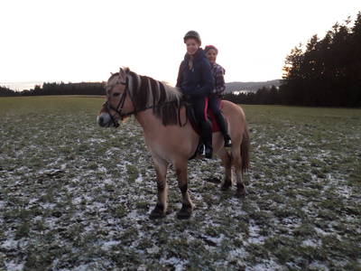 Ingo mit seinen beiden Reiterinnen