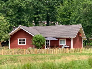 Ferienhäuser in Waldhütten aus Meezen