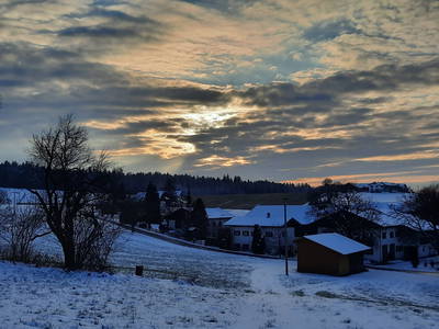Wolkenspiel über dem Mayerhof von der Kapelle aus gesehen