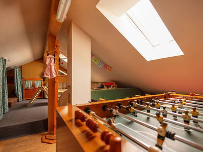 Tischkicker im Spielzimmer - Ferienhof Sinz - Bild: Julie Baaske www.whiite.space