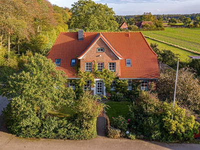 rotes Backsteinbauernhaus