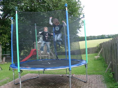 "Bengelchen" flieg! Spaß auf dem Trampolin