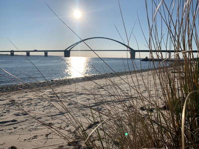 Fehmarnsundbrücke. Unsere Verbindung zum Festland seit fast (!) 60 Jahren. Wahrzeichen der Insel, auch "Kleiderbügel" genannt =)