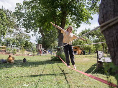 Slackline im Spielgarten