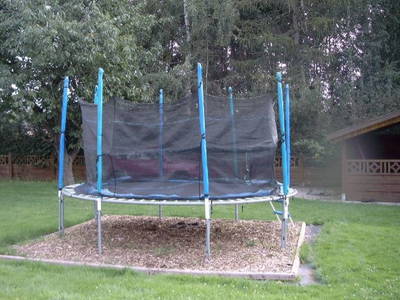 Das Riesentrampolin sorgt für Spaß