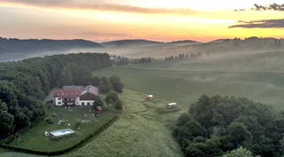 Ur Laub's Hof - Sonnenaufgang über dem Ur Laub's Hof