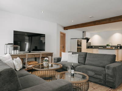 Bild 4 aus  Mika Hof 360m² Freiraum im Alleinlage mit Terrasse und Bergblick