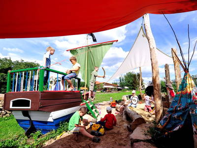 Sandkasten mit Piratenschiff