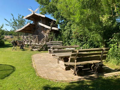 Hexenhaus mit Gartenterrasse ...