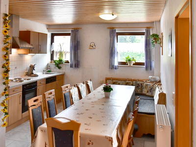 Wohnküche Ferienwohnung 1 Panoramablick, Platz für bis zu 14 Personen.