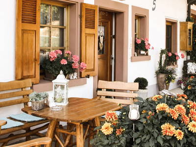 Gemütliche Plätze rund um den Hof