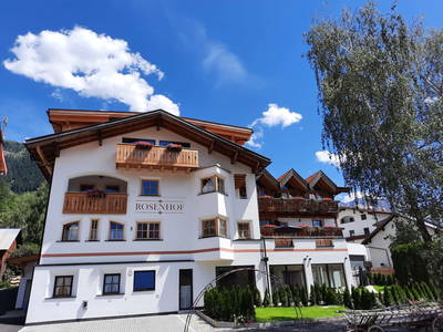 Bild 2 aus  ROSENHOF     Premium & Landhaus Apartments & Erlebnisbauernhof & Wellness