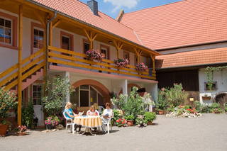 Lautersheimer Gutshof - Bild 1