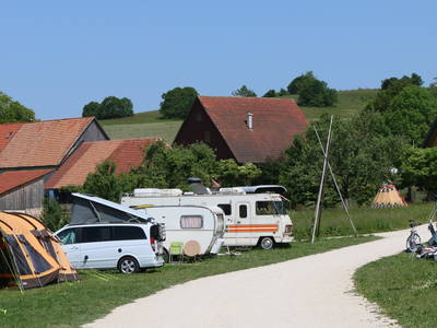 Ohne Zäune und Hecken, hier findet jeder einen Stellplatz