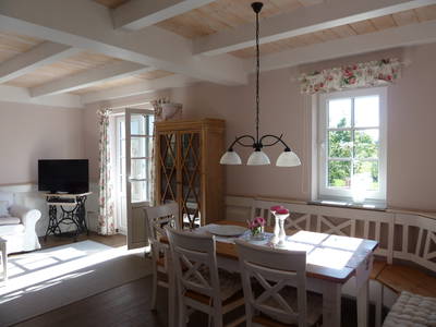 Große Essecke in allen Häusern - gemeinsam Spielen und Speisen