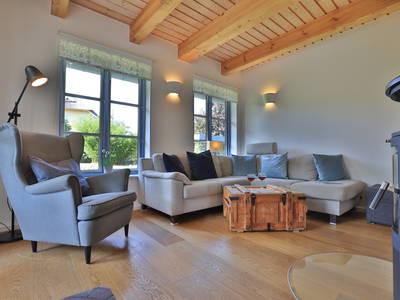 gemütlicher Wohnbereich mit Kamin