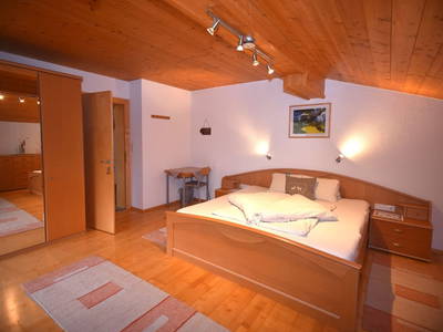 Schlafzimmer 1
