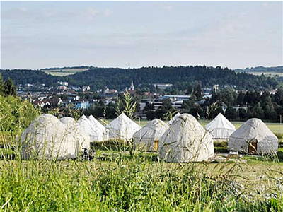 Das Jurtendorf bittet ein kleinwenig Leben wie in Kirgistan,