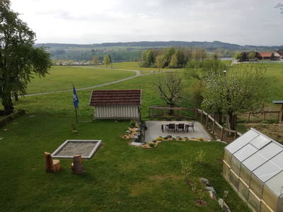 gemütlicher Grillplatz mit Sandkasten und Liegewiese