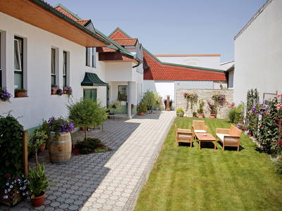 Bild 2 aus  Weingut-Gästehaus Gangl Hildegard