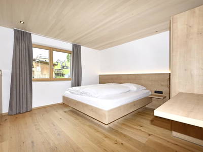 Doppelbett mit Klappbett