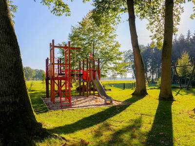 Kletterturm mit Rutsche