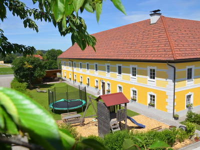 Bild 2 aus  Lindenhof