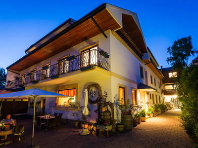 Bild 2 aus  Pension Julia & Haus Elisabeth - Wallner's Hofheuriger & Weinhof