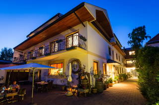 Pension Julia & Haus Elisabeth - Wallner's Hofheuriger & Weinhof aus Mörbisch am See