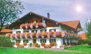 Ferienhof Schuhegger aus Waging (See)