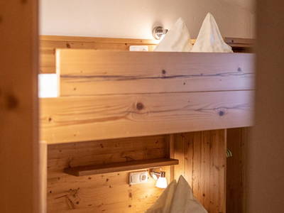 Bild 117 aus  Peilsteingut